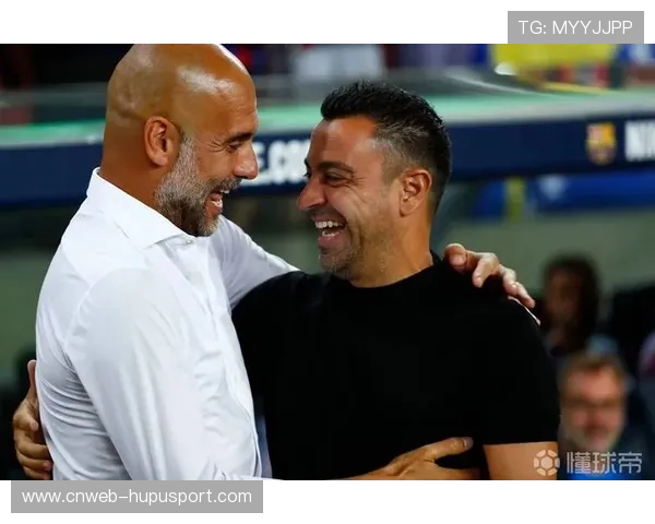 少年天才破门后与队友拥抱，诺坎普掌声雷动