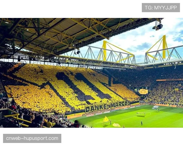 多特蒙德主场威斯特法伦球场南看台扩建工程启动,预计增加3000坐席 多特蒙德主场威斯特法伦球场南看台扩建工程启动,预计增加3000坐席